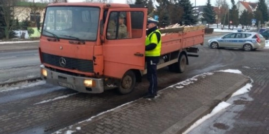 Policjanci z Warmii i Mazur wzięli udział w akcji „Smog”. Sprawdzali, czy samochody spełniają normy ochrony środowiska.