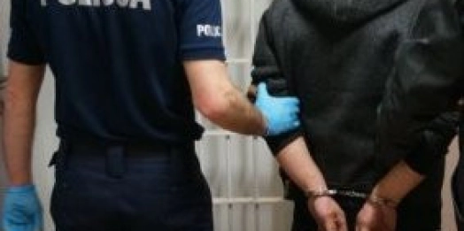 Policjanci zatrzymali podejrzanego o przestępstwo usiłowania kradzieży oraz kradzieży oleju napędowego z maszyn znajdujących się na placu budowy.