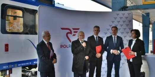 Zmodernizowany pociąg wyjechał na trasy Warmii i Mazur.