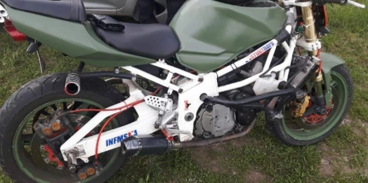 Młody motocyklista z Prostek musi zapłacić za popisywanie się na drodze.