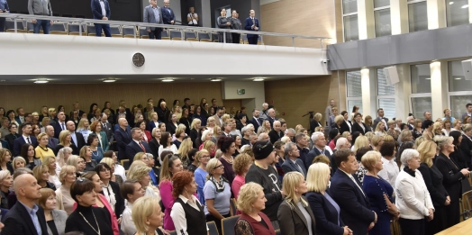 Wojewoda wręczył wyróżnienia z okazji Dnia Edukacji Narodowej.
