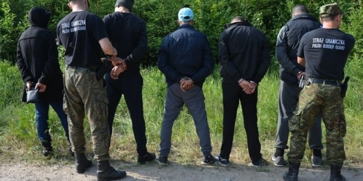 Funkcjonariusze Straży Granicznej przed weekendem zatrzymali grupę kibiców, którzy nielegalnie przekroczyli granicę.