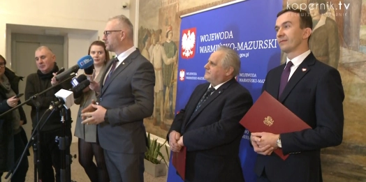 Nowi wicewojewodowie warmińsko-mazurscy odebrali już oficjalne nominacje i rozpoczęli pracę. Wojewodę Radosława Króla wesprą Mateusz Szauer oraz Zbigniew Szczypiński.