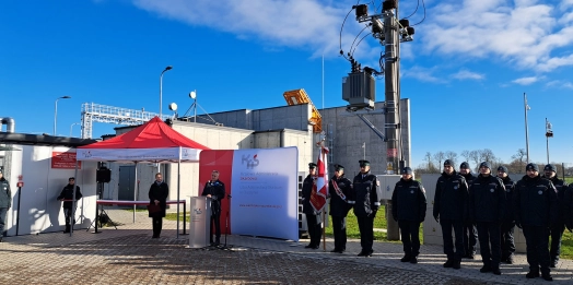 Znajduje się na kolejowym przejściu granicznym w Michałkowie.