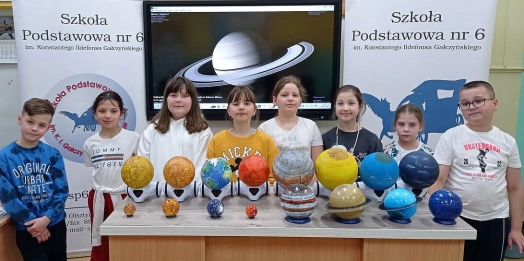 Ryszard Pieluchowski ze Szkoły Podstawowej nr 6 w Olsztynie zaprezentuje na festiwalu naukowym w Finlandii mobilny model Układu Słonecznego z robotami Photon i SkryBot.