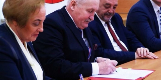 Marszałek województwa warmińsko-mazurskiego podpisał umowy o dofinansowanie inwestycji w 5 szpitalach z regionu.