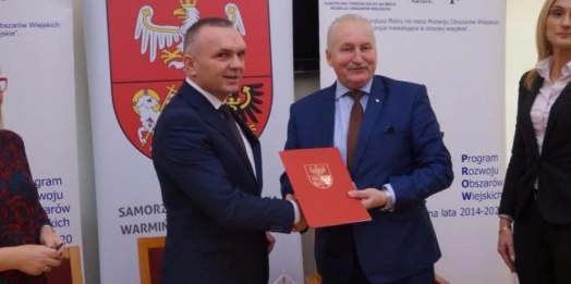 Marszałek województwa warmińsko-mazurskiego podpisał umowy na dofinansowanie lokalnych targowisk.