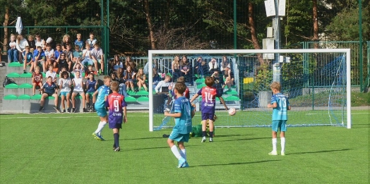 Młodzi piłkarze rywalizowali na boisku przy Szkole Podstawowej nr 18. To była okazja, by dobrze przetestować wyremontowany obiekt.