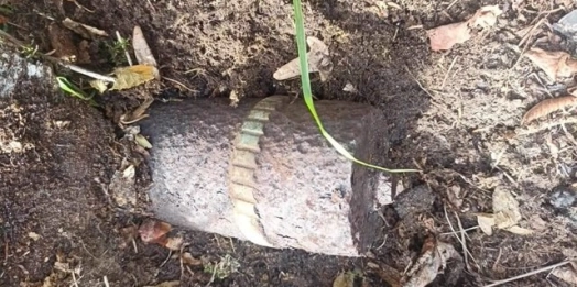 Podczas grzybobrania mężczyzna zamiast grzybów odnalazł pocisk przeciwpancerny.