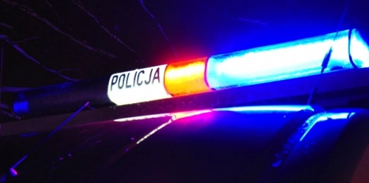 Policjanci z Biskupca zatrzymali mężczyznę, który podpalił 9 śmietników i kontener.