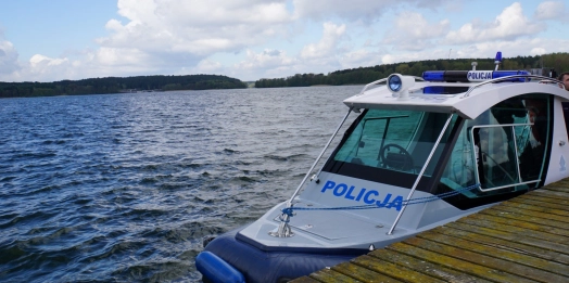 Warmińsko-mazurscy policjanci ruszają na jeziora.