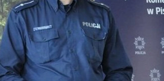 Dzielnicowy mł. asp. Adam Trzonkowski z Komisariatu Policji w Białej Piskiej znany jest ze swojej działalności charytatywnej.