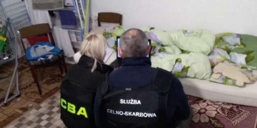 Funkcjonariusze administracji skarbowej z Olsztyna we współpracy z CBA rozbili polsko-wietnamską grupę zajmującą się praniem brudnych pieniędzy.