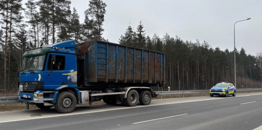 Na drodze ekspresowej S61 w powiecie ełckim, policjanci po pościgu zatrzymali kierowcę ciężarówki. Jak się okazało - pojazd został skradziony na terenie powiatu częstochowskiego.