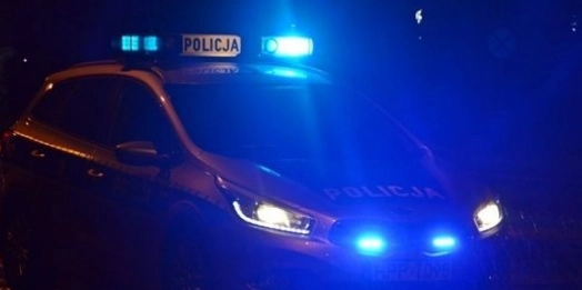W Dąbrowach w gminie Rozogi samochód osobowy śmiertelnie potrącił pieszego. Kierowca uciekł.