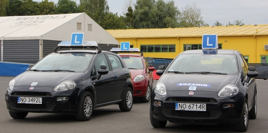 Od 1 lutego wzrosną stawki za egzamin na prawo jazdy. Podwyżką zostaną objęte egzaminy teoretyczne i praktyczne wszystkich kategorii.