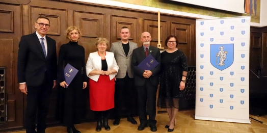 Przyznano je za działalność kulturalną i naukową.