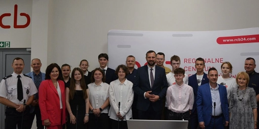To młodzi ludzie, którzy pomogli ofiarom głośnego wypadku.