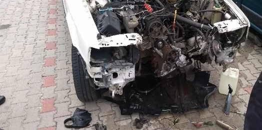 Olsztyńska Straż Miejska przypomina – naprawę samochodu można przeprowadzać tylko w warsztacie.