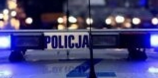 Policjanci z Ełku zatrzymali 56-latka, który spod jednego ze sklepów ukradł pozostawiony rower. Przed kradzieżą nie powstrzymał go dozór elektroniczny i założona na nogę opaska monitorująca. Policjanci bardzo szybko ustalili sprawcę, chwilę później o