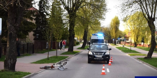 Kierowca osobowego forda potrącił w Ełku 80-letnią rowerzystkę. Jemu nic się nie stało, kobieta została hospitalizowana.