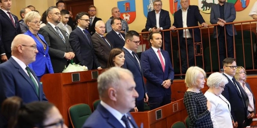 Nie doszło jednak do wyboru przewodniczącego ani marszałka.