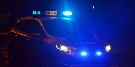 Kobieta wyszła z domu bez właściwego ubrania.