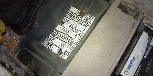 Celnicy zatrzymali Rosjankę, która próbowała wwieźć do Polski prawie 2,5 tys. paczek papierosów.