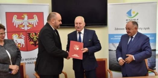 Marszałek województwa warmińsko-mazurskiego podpisał kolejne umowy na wsparcie z Regionalnego Programu Operacyjnego.