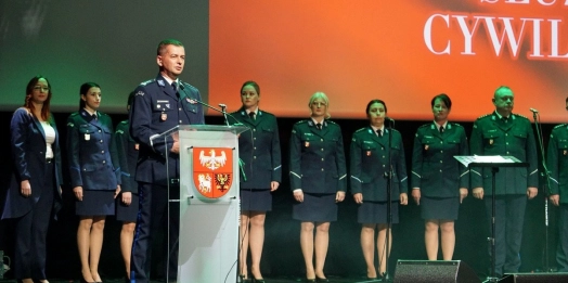 931 pracowników cywilnych zatrudnionych jest obecnie w garnizonie warmińsko-mazurskiej policji. W Auli im. Anny Wasilewskiej w Olsztynie odbyła się uroczystość z okazji Dnia Służby Cywilnej.