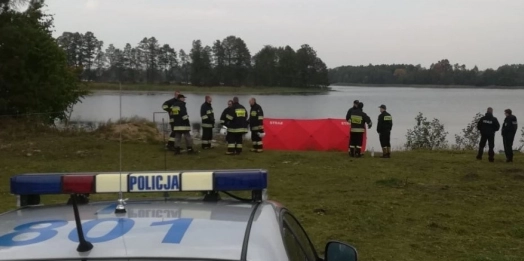 Na Jeziorze Czarnym niedaleko Olecka wywróciła się łódka z dwoma wędkarzami.