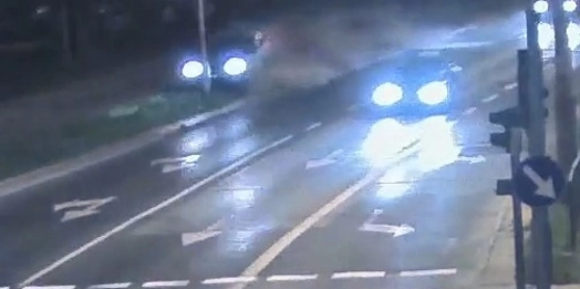 Do szpitala trafiły pasażerki samochodu, który w Olsztynie uderzył w latarnię.