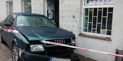 Niedaleko Gołdapi mężczyzna zginął, gdy wychodził ze sklepu. Potrącił go samochód.