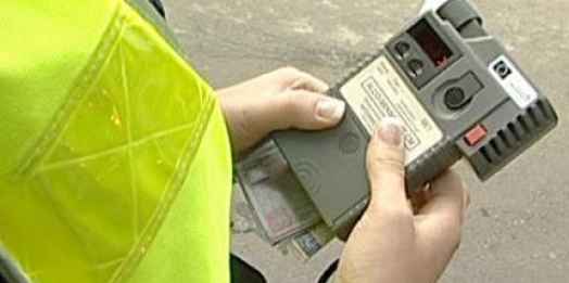 Pijany kierowca bez uprawnień, samochód bez OC, a w nim oprócz kierującego 5 pasażerów w tym 3 nastolatków w wieku od 14 do 16 lat.