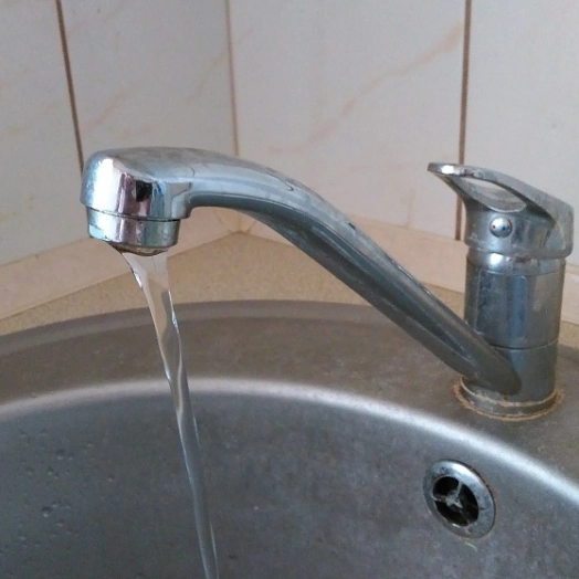 Sanepid zakazał spożywania wody z wodociągu w Godkowie.