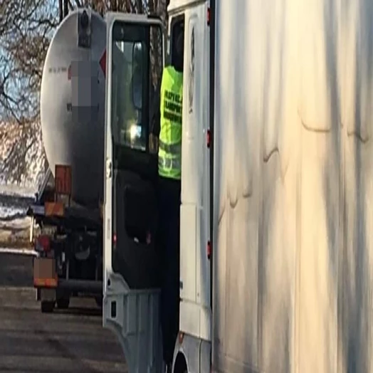 Na drogach regionu odbyły się kolejne działania policyjnej drogówki „Bus &Truck”. Policjanci skupili swoją uwagę na busach, autobusach i  samochodach ciężarowych. Sprawdzali stan techniczny tych pojazdów, sposób przewożenia ładunków, tachografy, rozw