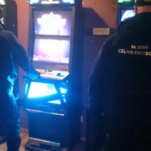 Funkcjonariusze celno-skarbowi uderzyli w kolejny punkt nielegalnego hazardu.