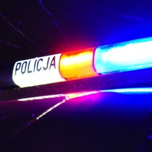 Pieszy przepuszczony przez kierowcę postanowił uszkodzić samochód.