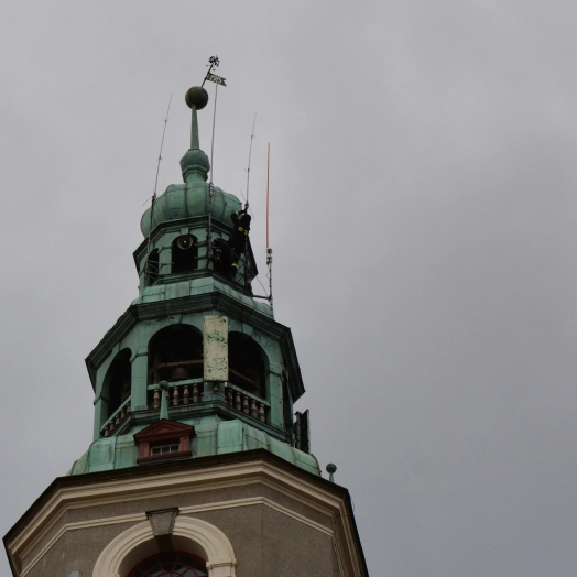 Urząd Miasta Olsztyna wybrał firmę, która zajmie się zdjęciem najwyższej części ratuszowej wieży.