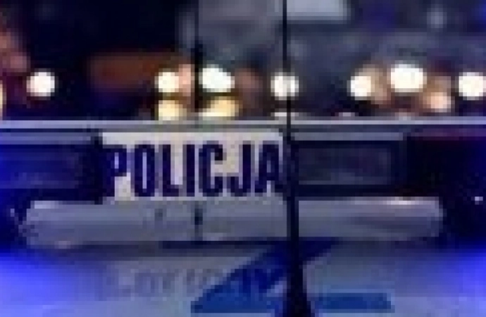 {Policjanci z Ełku zatrzymali 56-latka, który spod jednego ze sklepów ukradł pozostawiony rower. Przed kradzieżą nie powstrzymał go dozór elektroniczny i założona na nogę opaska monitorująca. Policjanci bardzo szybko ustalili sprawcę, chwilę później o}