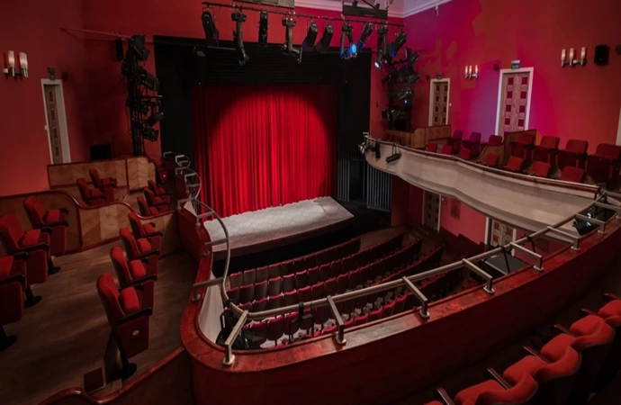 {Zbigniew Brzoza będzie nowym dyrektorem Teatru im. Stefana Jaracza w Olsztynie. Taką decyzję podjął zarząd województwa warmińsko-mazurskiego.}