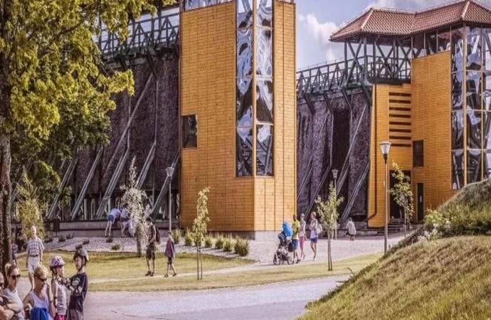 {Ruszyła rekrutacja do piątej edycji akcji „Polska Zobacz Więcej – Weekend za Pół Ceny”.  Polska organizacja turystyczna zaprasza hotelarzy, restauratorów, przedsiębiorców turystycznych, organizacje i instytucje związane z obsługą ruchu turystycznego,}